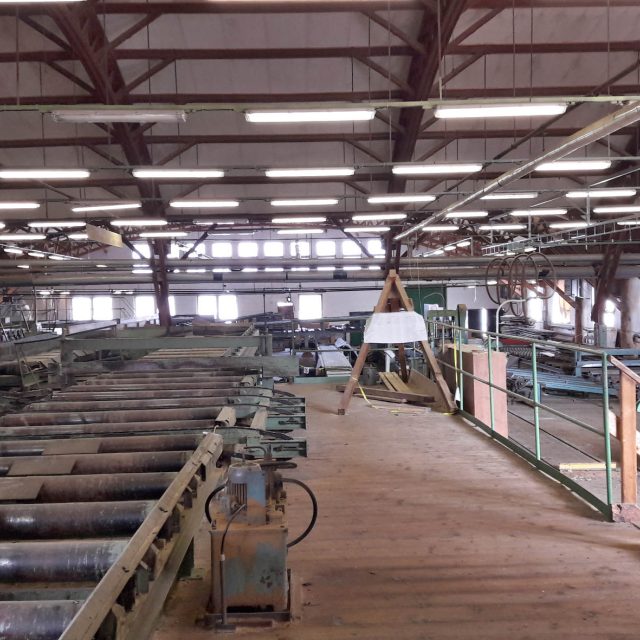 Velká hala v Ostravici,  kde se zpravovávalo dřevo. Ještě tento rok tam má vzniknout muzeum | foto: Iva Havlíčková,  Český rozhlas