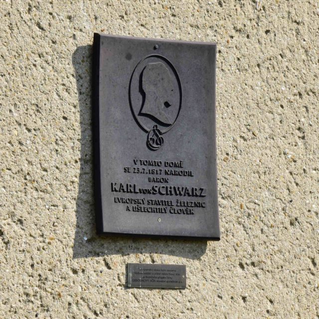 Pamětní deska Karla Schwarze na jeho rodném domě | foto: Michal Polášek