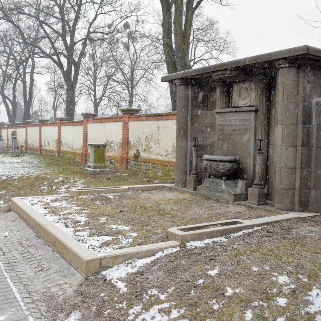 Už dříve opravená hrobka Weissů | foto: Michal Polášek