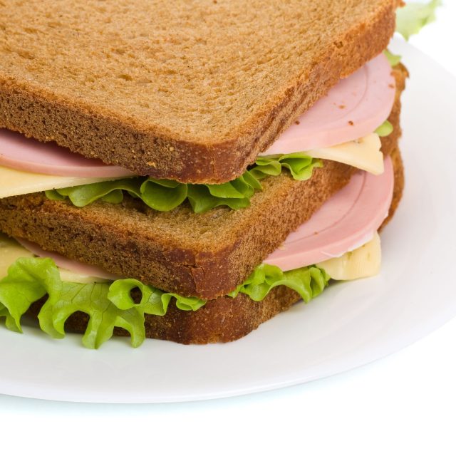 Na sendvič použijte celozrnný chleba  (ilustrační foto) | foto: Fotobanka Profimedia