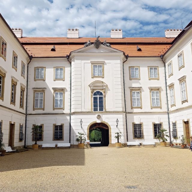 Zámek ve Vizovicích,  čelní pohled | foto: Andrea Kratinová,  Český rozhlas