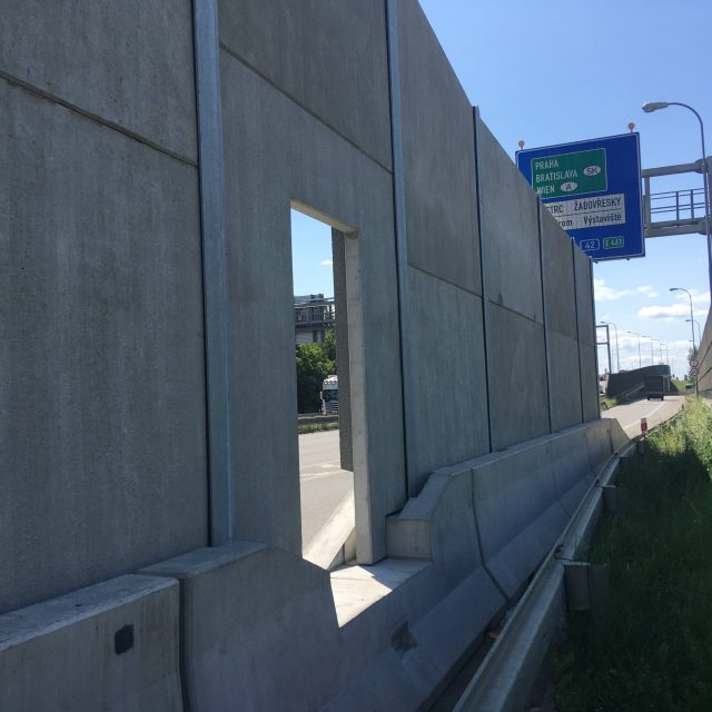 Protihluková stěna  (ilustrační foto) | foto: Tomáš Kremr,  Český rozhlas