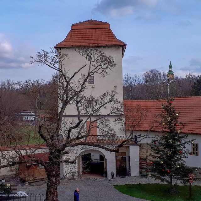 Nádvoří hradu je ideálním místem pro konání jarmarků,  koncertů či divadel | foto: Romana Kubicová,  Český rozhlas
