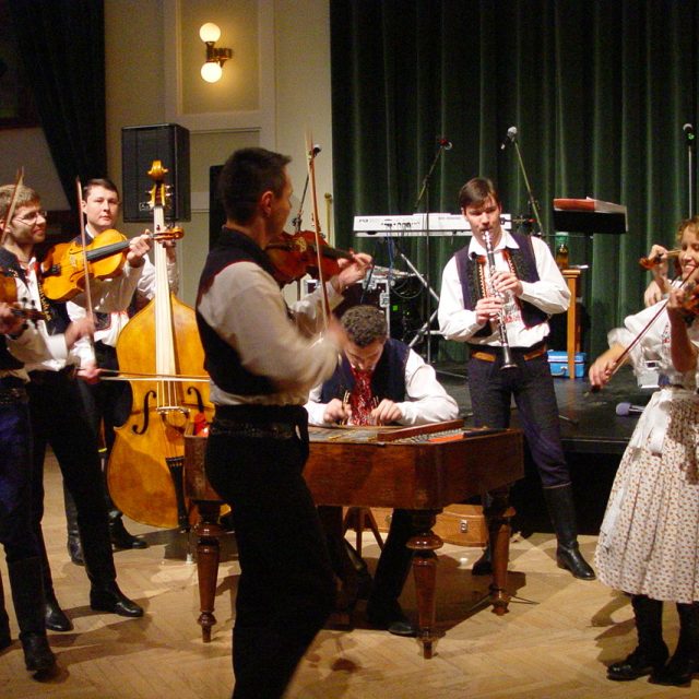 Cimbálová muzika Stanislava Gabriela z Babic | foto: Slovácké muzeum v Uherském Hradišti