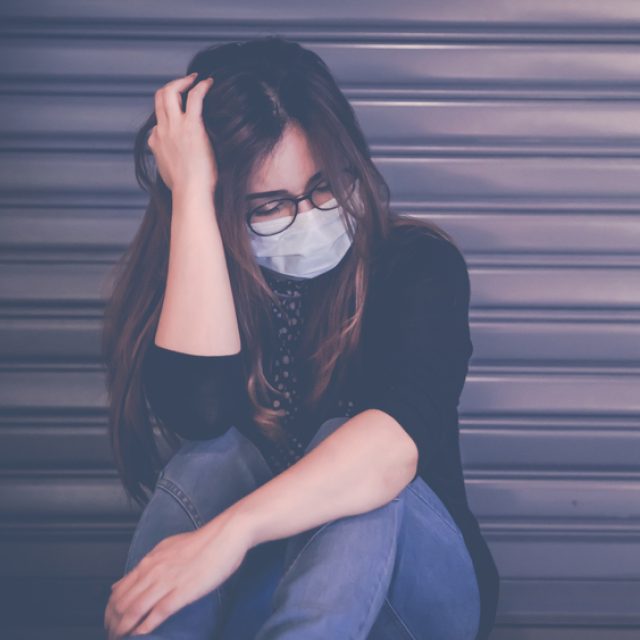 Teenager v roušce | foto: Shutterstock