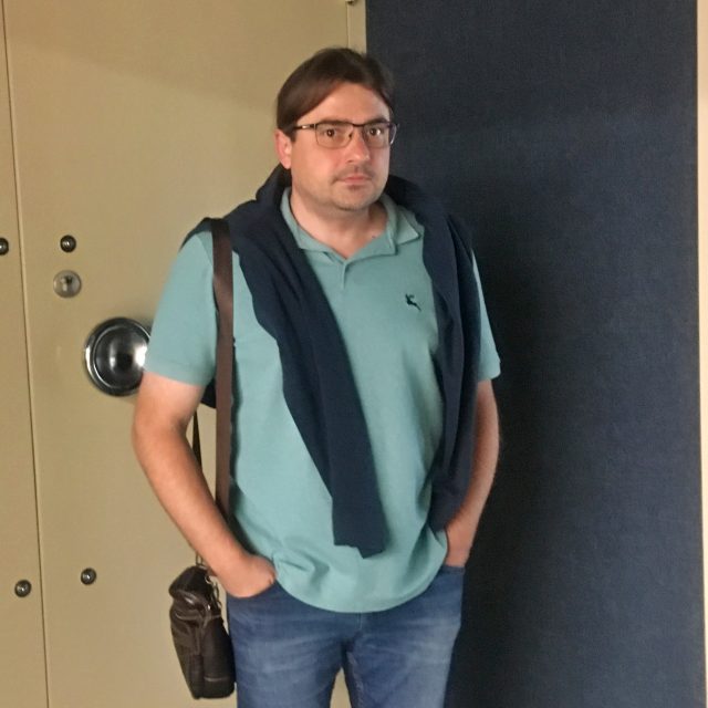 Vladimír Figar mladší před rozhlasovým Studiem 1 | foto: Kateřina Huberová,  Český rozhlas