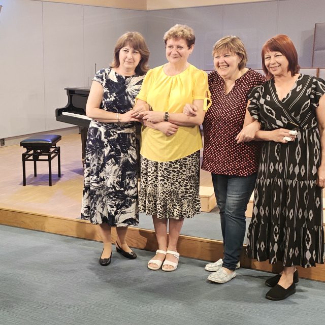 Dana Hlostová a Marta Szusterová obklopeny Lenkami Dluhou a Slezákovou | foto: František Tichý,  Český rozhlas