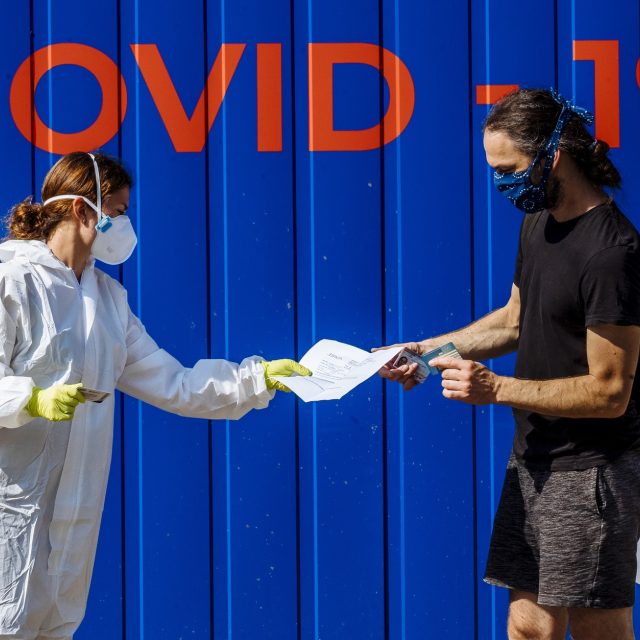 Testovací místo na covid-19 | foto: Petr Topič,  MAFRA / Profimedia