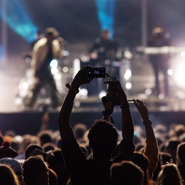 Fanoušci na koncertě  (ilustrační foto) | foto: Profimedia