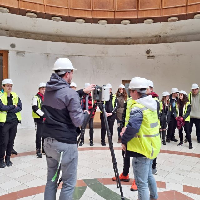 Skenování se ujali studenti průmyslovky | foto: Martin Knitl,  Český rozhlas