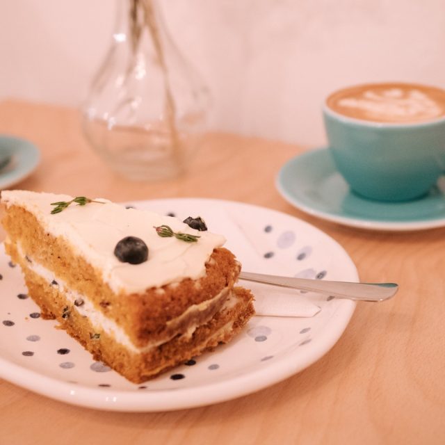 Mrkvový dort ze znojemského Balance coffee and wine | foto: Gourmet jižní Morava