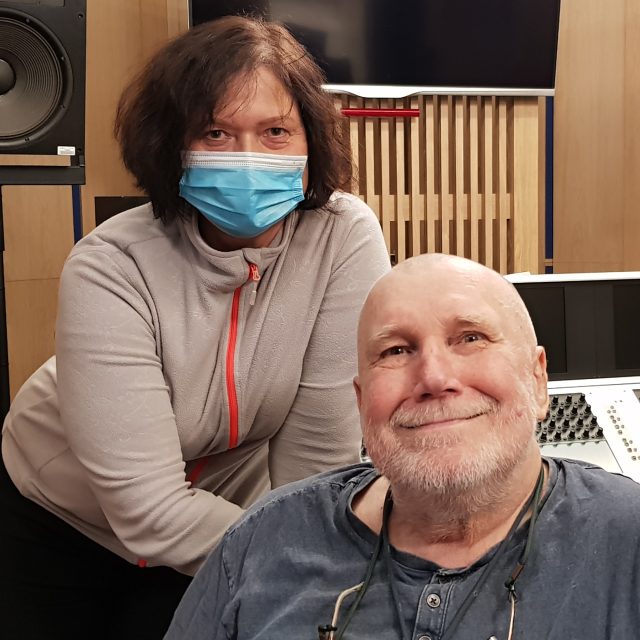 Eva Lenartová a Milan Švihálek během natáčení pětidílné četby k 65. výročí ostravské televize | foto: Vojtěch Dluhý,  Český rozhlas