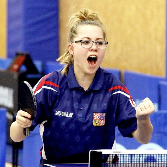 Denisa Macurová se věnuje stolnímu tenisu a sjezdovému lyžování | foto: archiv Denisy Macurové