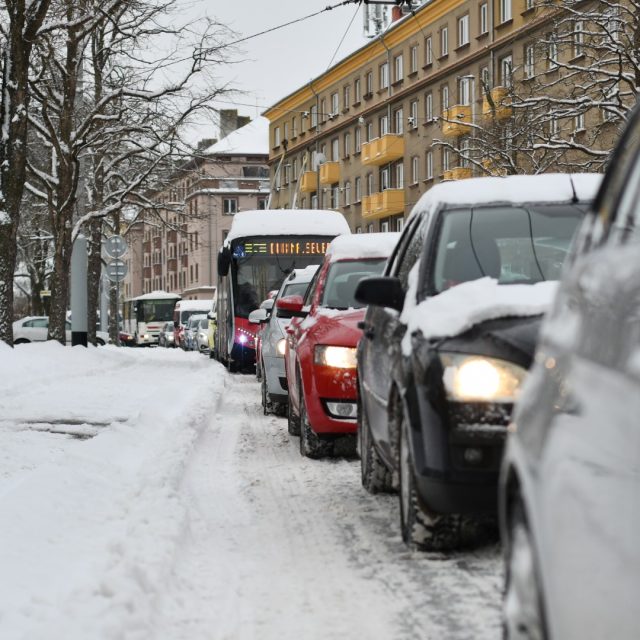 Sníh ochromil dopravu | foto: Jan Ptáček,  Český rozhlas