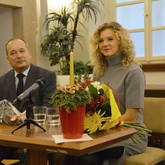 Kateřinu Siniakovou,  letošní dvojnásobnou vítězku Grand Slamu,  přijal primátor Hradce Králové Alexandr Hrabálek | foto: Martin Černý