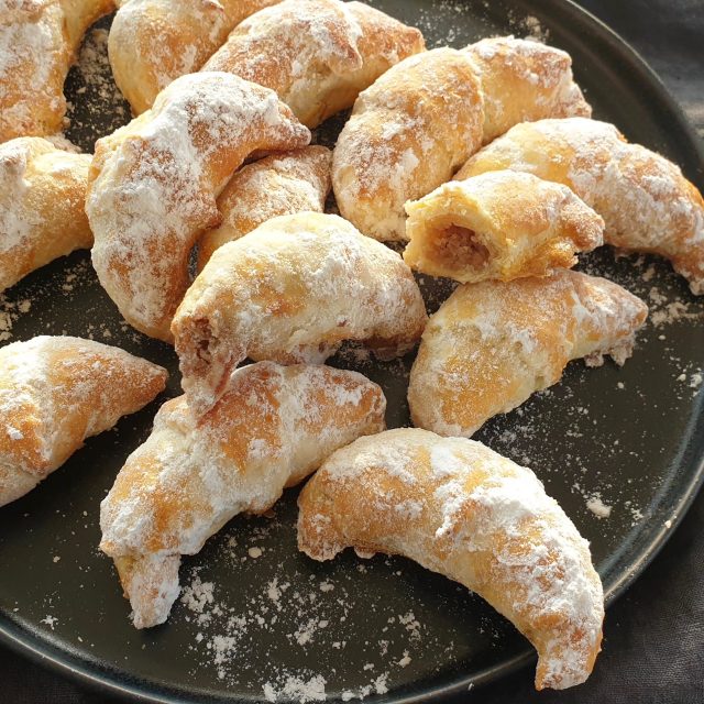 Do rohlíčků můžete zvolit makovou nebo ořechovou náplň | foto: Dagmar Heřtová,  iROZHLAS.cz