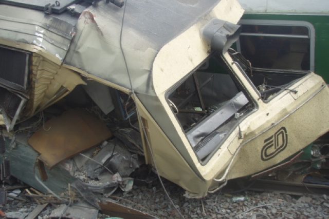 Tragická nehoda vlaku u Studénky | foto:  Hasičský záchranný sbor MS kraje