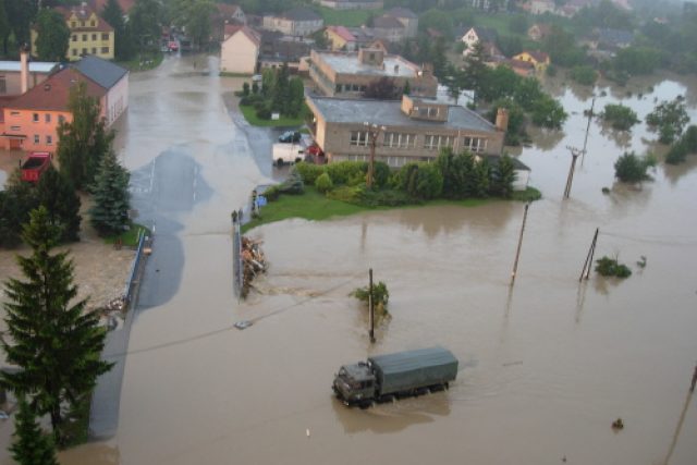Povodeň v Jeseníku nad Odrou na Novojičínsku | foto:  Hasičský záchranný sbor MS kraje