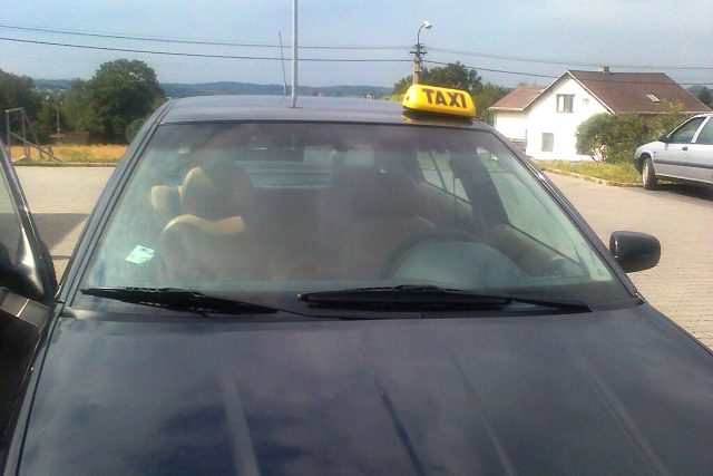 Senior taxi čeká na zákazníka | foto: Andrea Brtníková,  Český rozhlas