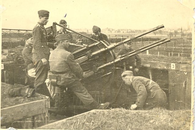 Protiletecká jednotka Most-Brüx 1943 - také zde byli nasazeni vojáci z Hlučínska. | foto:  Fotoarchiv Muzea Hlučínska