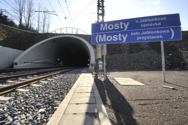 Železniční tunel v Mostech u Jablunkova na zmodernizovaném koridoru ke slovenským hranicím  | foto: ČTK