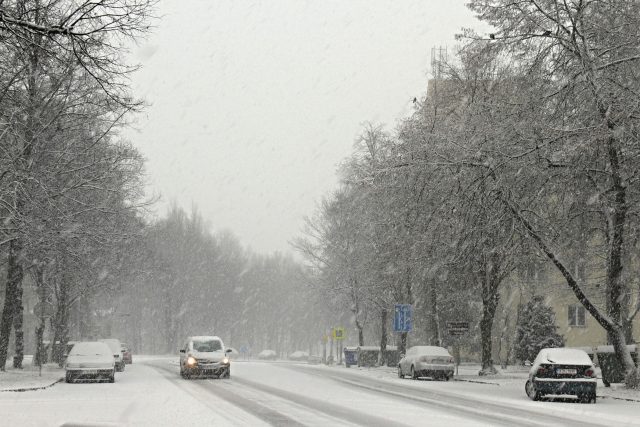 Husté sněžení komplikuje dopravu | foto: František Tichý,  Český rozhlas
