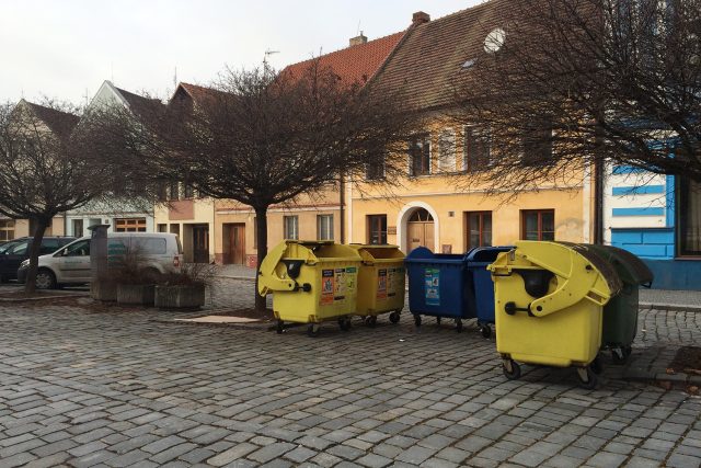 Kontejnery na tříděný odpad | foto: Iveta Záleská