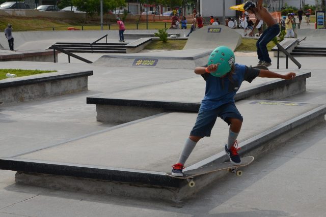 Devítiletý Joao Susso zkouší svůj trik. Do skateparku ho vozí tatínek autem | foto: David Koubek,  Český rozhlas