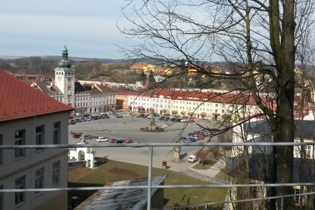 Centrální fulnecké náměstí. Pohled od Komenského lípy | foto: Petra Štrymplová,  Český rozhlas