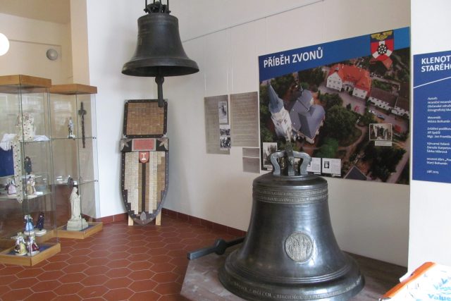 Navrácené kostelní zvony jsou momentálně umístěny v informačním centru | foto: Naďa Čvančarová,  Český rozhlas