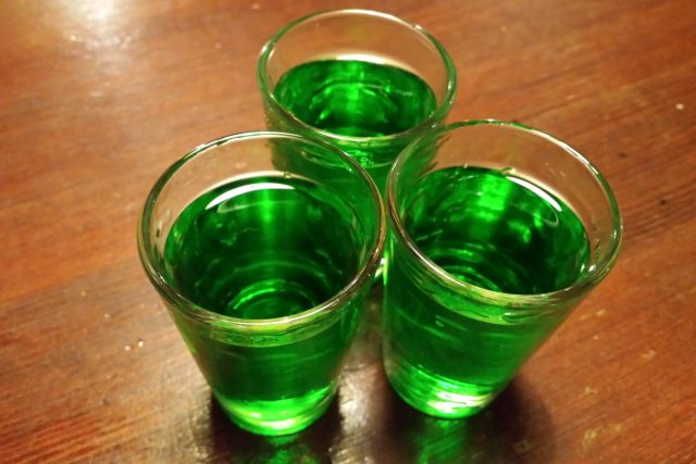 Alkohol,  Zelená,  panáky,  alkoholický nápoj,  alkoholické nápoje  (ilustrační foto) | foto: Anna Jadrná,  Český rozhlas