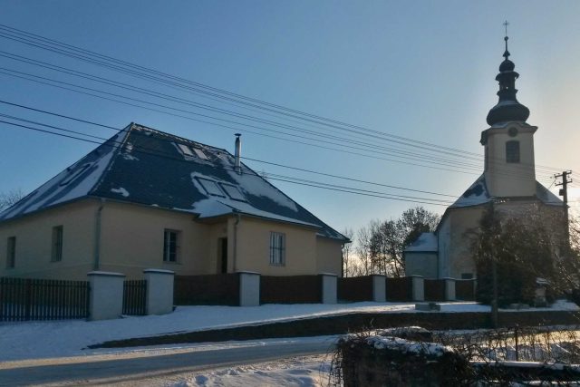Kostel v Pohoři s farním objektem | foto: Romana Kubicová,  Český rozhlas