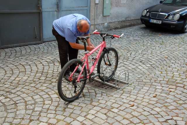 Cyklisté v Příboře si mohou nechat označit kolo | foto: Michal Polášek