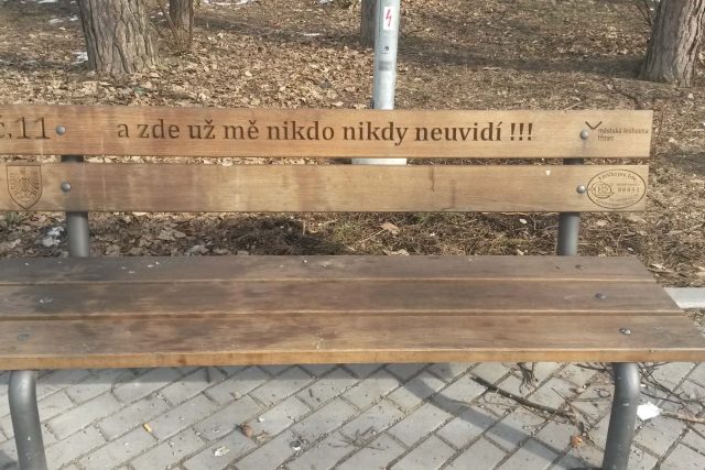 Jedna z třineckých laviček s příběhem,  lavička č. 11 | foto: Romana Kubicová,  Český rozhlas