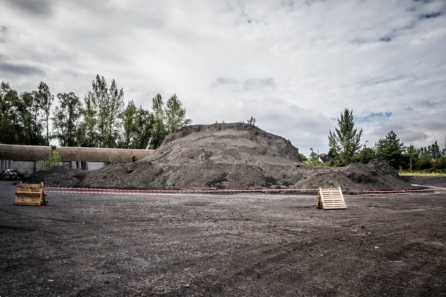 Hromady kalů z Ostrama ve Vratimově. Celkem 7000 tun zmizí do konce října | foto:  Moravskoslezský kraj