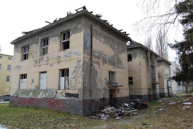 Zdevastovaná budova kasáren v Bruntále | foto:  Městský úřad Bruntál