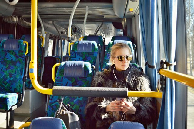 Cestující v autobuse  (ilustrační foto) | foto: Nick Walker
