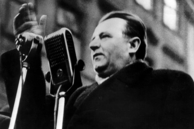Klement Gottwald při projevu v únoru 1948 | foto: Fotobanka Profimedia