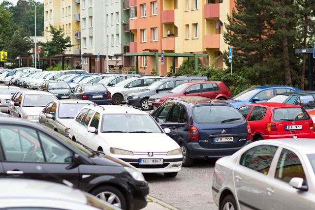Také Havířov se potýká s nedostatkem parkovacích míst  (ilustr. foto) | foto: Marek Podhora,  MAFRA / Profimedia
