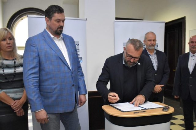 Podpis koaliční smlouvy ve Frýdku-Místku | foto: Město Frýdek-Místek