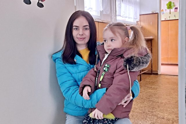 Natálie Sakal s dcerkou Karolínkou | foto: Andrea Brtníková,  Český rozhlas