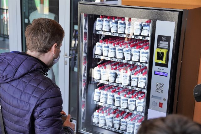 Automat na desinfekci ve frýdecko-místecké hale Polárka | foto: Město Frýdek-Místek