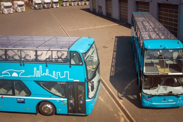 Dva dvoupatrové autobusy nově jezdí ostravskými ulicemi | foto: Dopravní podnik Ostrava
