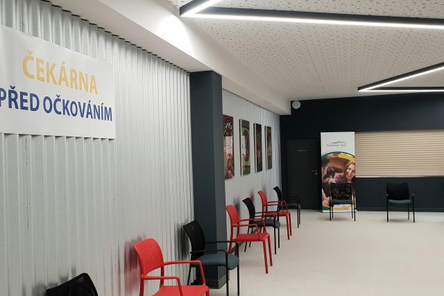 Stále přibývá očkovacích center,  která se neobejdou bez kvalifikovaných zdravotníků | foto: Lukáš Milota,  Český rozhlas