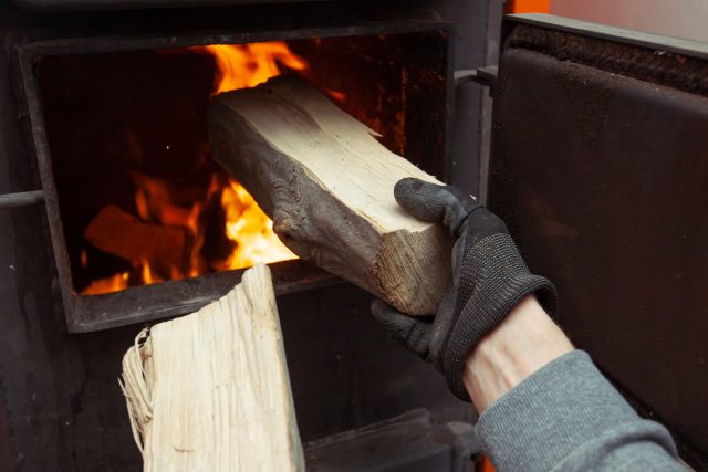 Topení dřevem | foto: Shutterstock