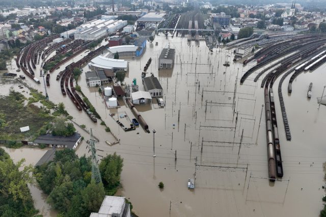 Zaplavená městská část Ostrava-Mariánské Hory,  Ostrava-Přívoz,  kde je hlavní nádraží | foto: Fotobanka Profimedia