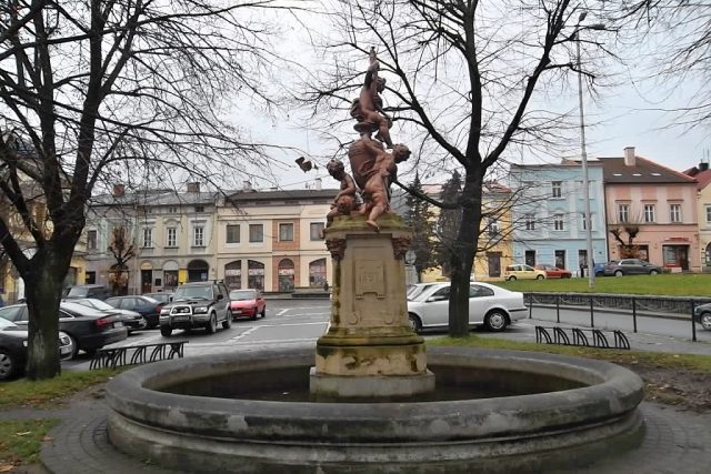 Historická kašna s vodotryskem na náměstí v Odrách | foto: Naďa Čvančarová,  Český rozhlas