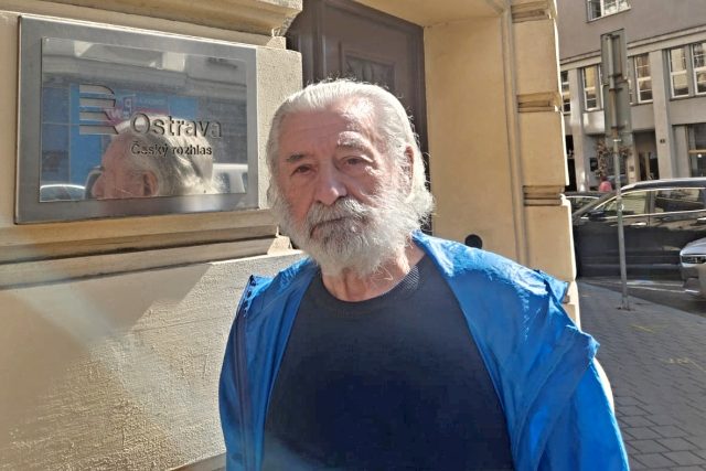 Vilém Obluk před ostravským rozhlasem,  kde se bude promítat film Vlny | foto: Dagmar Misařová,  Český rozhlas