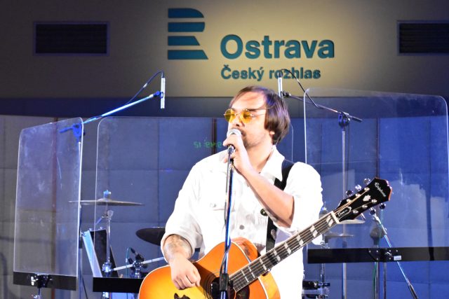 Kytarista a zpěvák Filip Rácz | foto: František Tichý,  Český rozhlas
