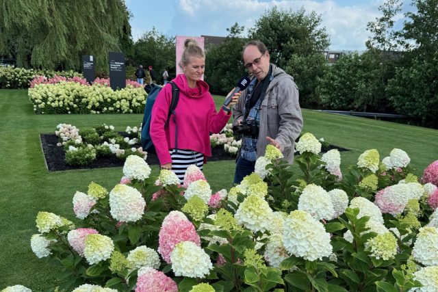 Hana Šoberová a zahradník Pavel Chlouba | foto: Hana Šoberová,  Český rozhlas